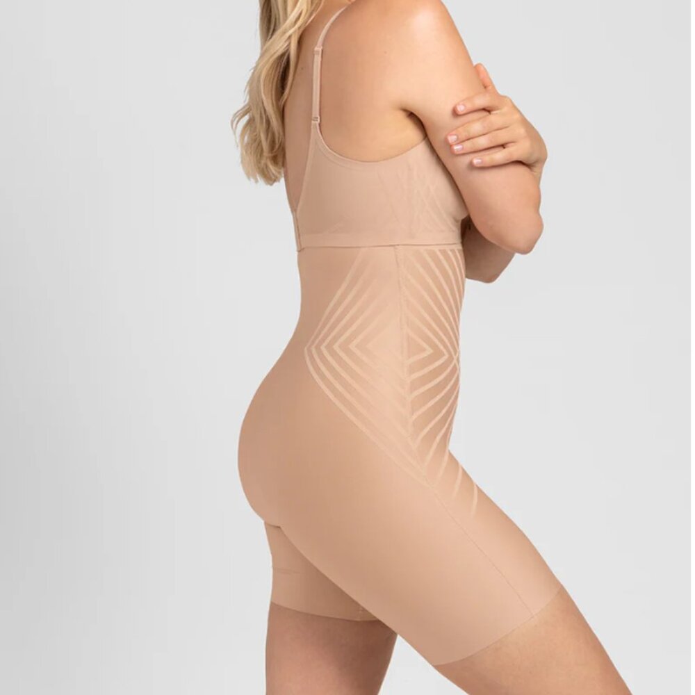 NWT HONEYLOVE Silhouette High-Waist Short - SMALL Sand